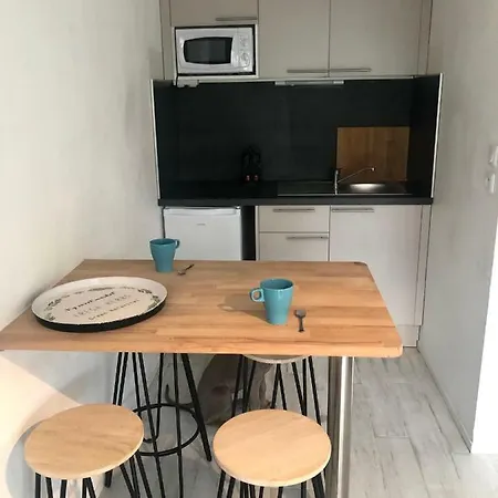 Apartment 100m De La