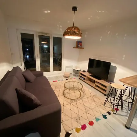 Apartment 100m De La *