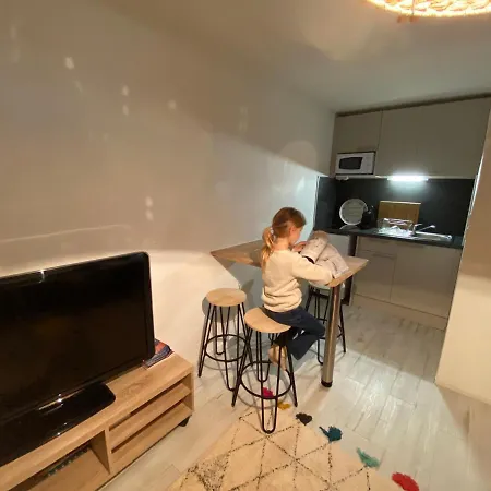 100m De La Apartment