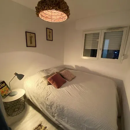 Apartment 100m De La